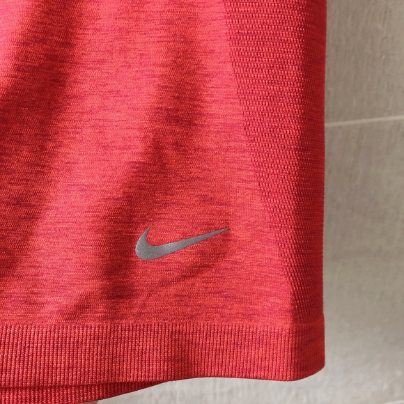Nike Women‘s Dri-fit tank - Picture 2 of 6